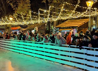 FOTO/VIDEO Blagdanska čarolija čeka vas u Parku Plemenite općine turopoljske! Advent je počeo