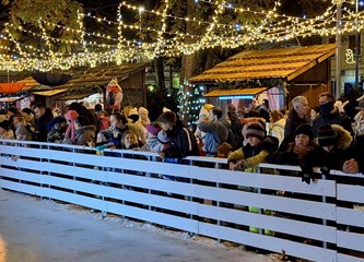 FOTO/VIDEO Blagdanska čarolija čeka vas u Parku Plemenite općine turopoljske! Advent je počeo