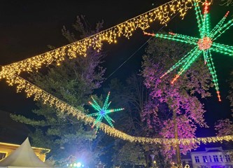 FOTO/VIDEO Blagdanska čarolija čeka vas u Parku Plemenite općine turopoljske! Advent je počeo