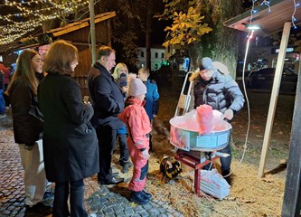 FOTO/VIDEO Blagdanska čarolija čeka vas u Parku Plemenite općine turopoljske! Advent je počeo