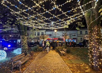 FOTO/VIDEO Blagdanska čarolija čeka vas u Parku Plemenite općine turopoljske! Advent je počeo