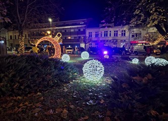 FOTO/VIDEO Blagdanska čarolija čeka vas u Parku Plemenite općine turopoljske! Advent je počeo