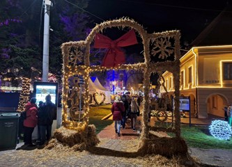 FOTO/VIDEO Blagdanska čarolija čeka vas u Parku Plemenite općine turopoljske! Advent je počeo