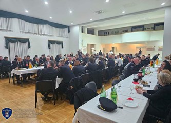 U garažu DVD-a Donja Lomnica stigla nova autocisterna