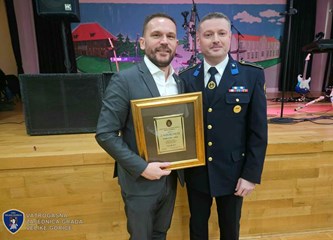 U garažu DVD-a Donja Lomnica stigla nova autocisterna