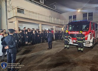 U garažu DVD-a Donja Lomnica stigla nova autocisterna