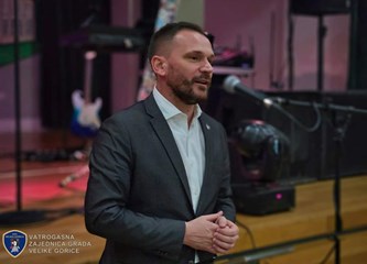 U garažu DVD-a Donja Lomnica stigla nova autocisterna