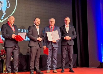 FOTO: Javna priznanja Grada u rukama ovogodišnjih laureata