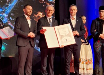 FOTO: Javna priznanja Grada u rukama ovogodišnjih laureata