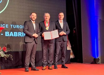 FOTO: Javna priznanja Grada u rukama ovogodišnjih laureata