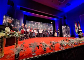 FOTO: Javna priznanja Grada u rukama ovogodišnjih laureata