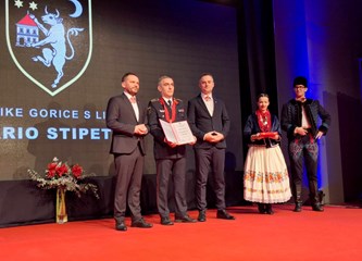 FOTO: Javna priznanja Grada u rukama ovogodišnjih laureata