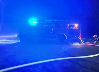 Požar u Bukevju: U garaži se zapalio Passat, eksplodirala i boca plina!