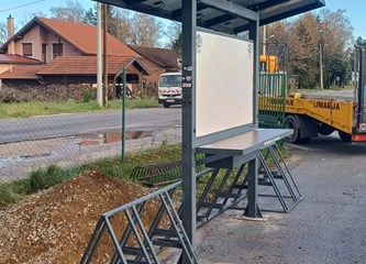Na igralištu u Vukovini osvanuo multifunkcionalan parking za bicikle