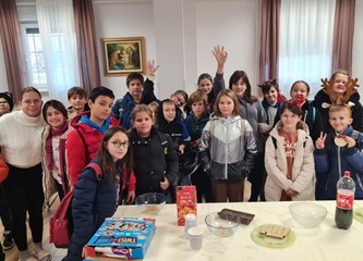Prikupili preko tonu i pol hrane i potrepština: Učenici Kumičića umjesto priredbe odabrali humanitarku za Kuću svetog Josipa