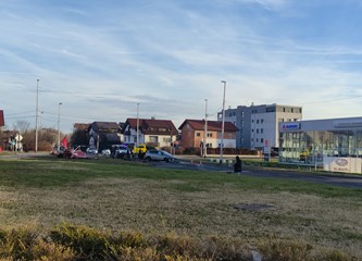 Prometna kod Podbrežnice: Automobilom prošao kroz podgutnicu