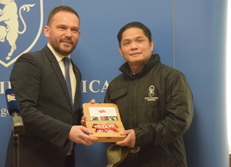 Zahvala Filipincu Aliviu koji je gasio požar autobusa: "Ja sam još više zahvalan jer sam ovdje dobio priliku da radim"