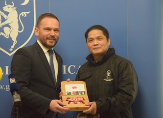 Zahvala Filipincu Aliviu koji je gasio požar autobusa: "Ja sam još više zahvalan jer sam ovdje dobio priliku da radim"