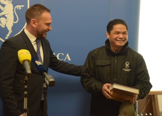 Zahvala Filipincu Aliviu koji je gasio požar autobusa: "Ja sam još više zahvalan jer sam ovdje dobio priliku da radim"