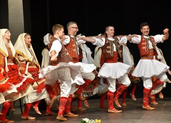 FOTO Gradska smotra: Na pozornici nastupilo 412 folkloraša, Šiljakovina i Lomničani najbolji