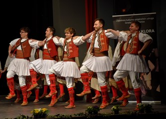FOTO Gradska smotra: Na pozornici nastupilo 412 folkloraša, Šiljakovina i Lomničani najbolji
