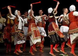 FOTO Gradska smotra: Na pozornici nastupilo 412 folkloraša, Šiljakovina i Lomničani najbolji