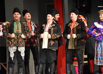 FOTO Gradska smotra: Na pozornici nastupilo 412 folkloraša, Šiljakovina i Lomničani najbolji