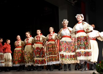 FOTO Gradska smotra: Na pozornici nastupilo 412 folkloraša, Šiljakovina i Lomničani najbolji