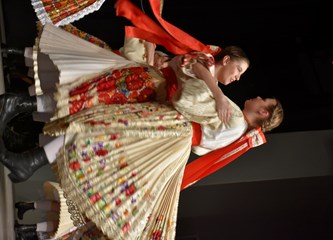 FOTO Gradska smotra: Na pozornici nastupilo 412 folkloraša, Šiljakovina i Lomničani najbolji
