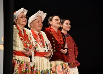 FOTO Gradska smotra: Na pozornici nastupilo 412 folkloraša, Šiljakovina i Lomničani najbolji