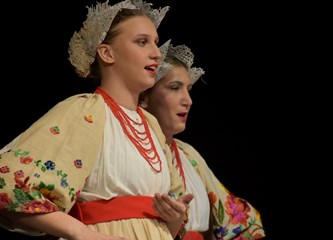 FOTO Gradska smotra: Na pozornici nastupilo 412 folkloraša, Šiljakovina i Lomničani najbolji