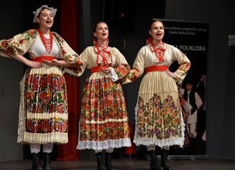 FOTO Gradska smotra: Na pozornici nastupilo 412 folkloraša, Šiljakovina i Lomničani najbolji