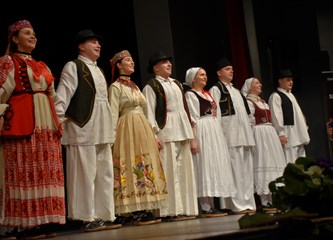 FOTO Gradska smotra: Na pozornici nastupilo 412 folkloraša, Šiljakovina i Lomničani najbolji