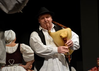 FOTO Gradska smotra: Na pozornici nastupilo 412 folkloraša, Šiljakovina i Lomničani najbolji