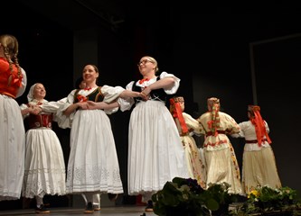 FOTO Gradska smotra: Na pozornici nastupilo 412 folkloraša, Šiljakovina i Lomničani najbolji