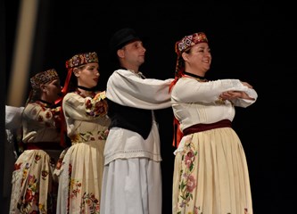 FOTO Gradska smotra: Na pozornici nastupilo 412 folkloraša, Šiljakovina i Lomničani najbolji