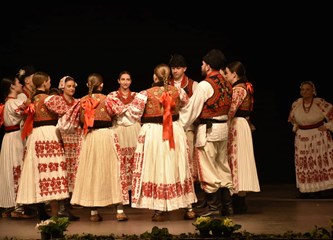 FOTO Gradska smotra: Na pozornici nastupilo 412 folkloraša, Šiljakovina i Lomničani najbolji