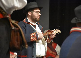 FOTO Gradska smotra: Na pozornici nastupilo 412 folkloraša, Šiljakovina i Lomničani najbolji