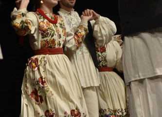 FOTO Gradska smotra: Na pozornici nastupilo 412 folkloraša, Šiljakovina i Lomničani najbolji