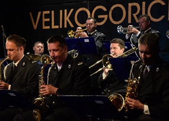 Naoružani instrumentima vojnici otvorili VG Brass