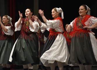 FOTO Gradska smotra: Na pozornici nastupilo 412 folkloraša, Šiljakovina i Lomničani najbolji