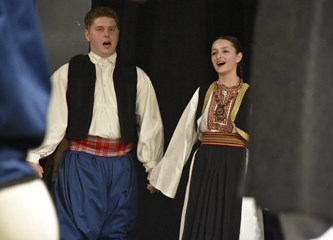 FOTO Gradska smotra: Na pozornici nastupilo 412 folkloraša, Šiljakovina i Lomničani najbolji