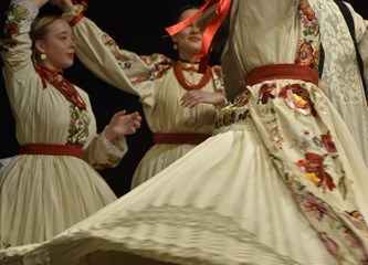 FOTO Gradska smotra: Na pozornici nastupilo 412 folkloraša, Šiljakovina i Lomničani najbolji