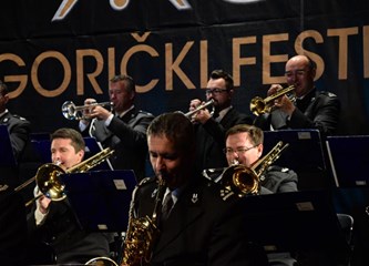 Naoružani instrumentima vojnici otvorili VG Brass