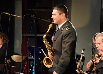 Naoružani instrumentima vojnici otvorili VG Brass