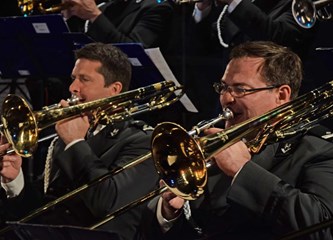 Naoružani instrumentima vojnici otvorili VG Brass