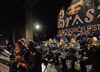 Naoružani instrumentima vojnici otvorili VG Brass