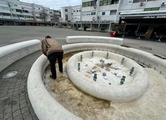 FOTO: Proljeće ne može početi dok fontana na Radićevom trgu ne bude spremna