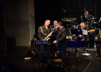 Naoružani instrumentima vojnici otvorili VG Brass