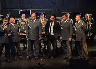 Naoružani instrumentima vojnici otvorili VG Brass